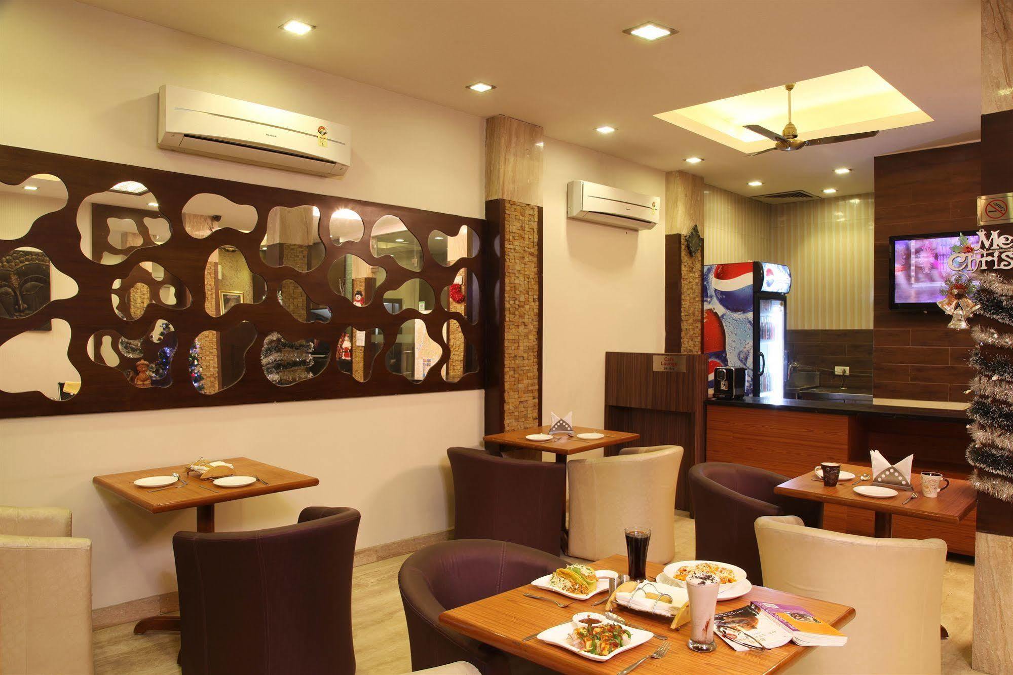 Rupam Hotel Delhi  Esterno foto
